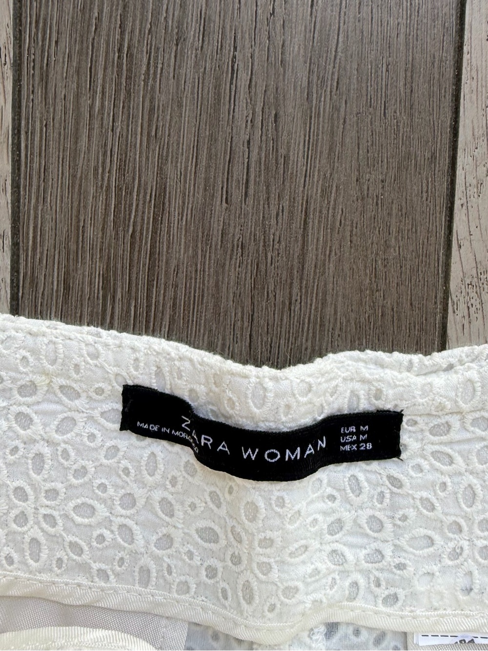 Zara High-Waist Eyelet Shorts - Cream size M - Picture 2 of 4